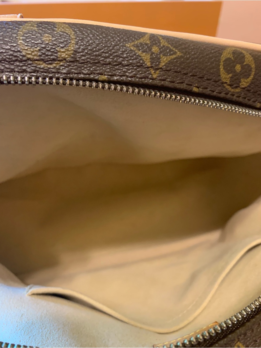 Louis Vuitton Monogram Canvas Manhattan 2005 PM Handbag - Picture 14 of 15